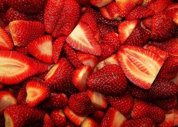 Erdbeeren halbiert